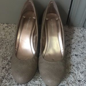 Nude Textured BCBGeneration wedges sz10